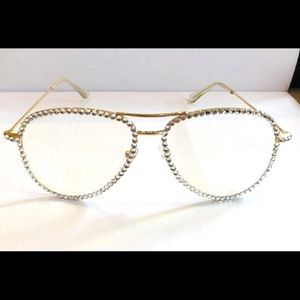 Hold glasses / crystals